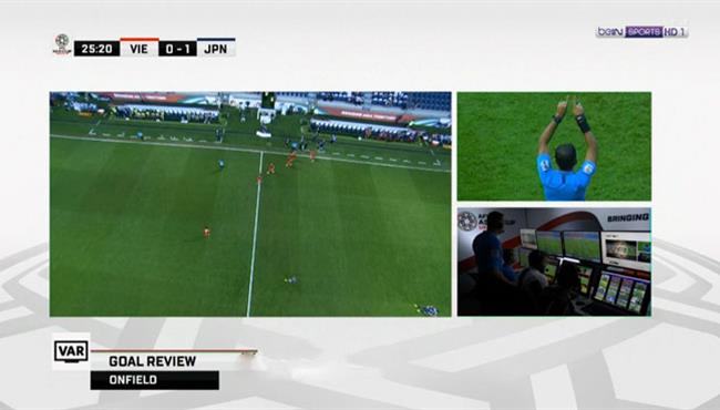 الحكم يحتسب هدف لليابان ثم يلغيه بعد الرجوع لتقنية الفيديو