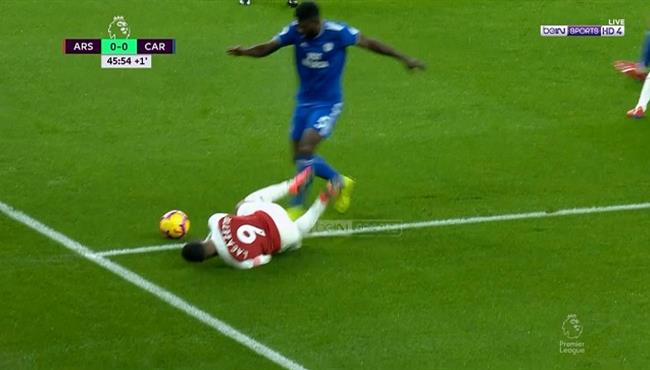 هل حرم الحكم ارسنال من ركلة جزاء امام كارديف سيتي