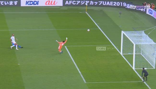 حارس الامارات يتصدي ببراعه لانفراد تام امام الهند