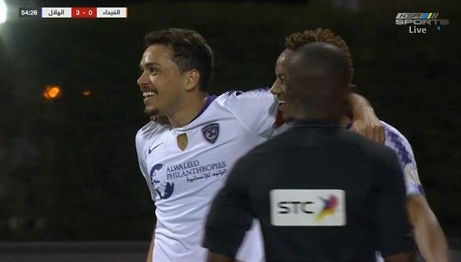 كارلوس إدواردو يسجل هدفين في 3 دقائق في مباراة الهلال والفيحاء
