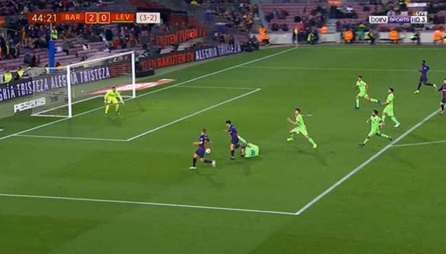 كوتينيو يهين مدافع ليفانتي في كأس ملك اسبانيا