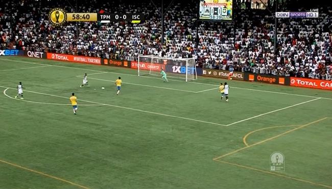 لاعب مازيمبي يهدر هدف محقق امام الاسماعيلي في دوري ابطال افريقيا