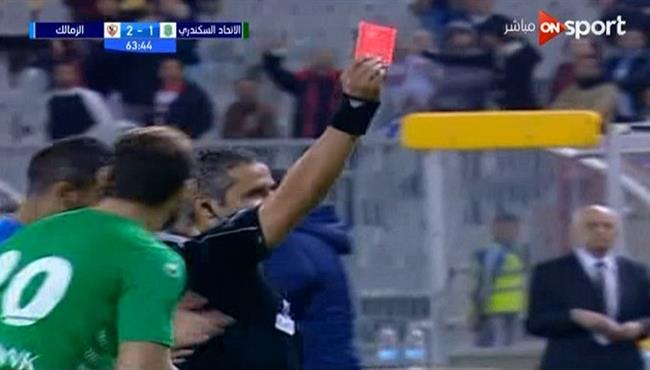 طرد محمود رزق في مباراة الزمالك والاتحاد السكندري بالدوري المصري
