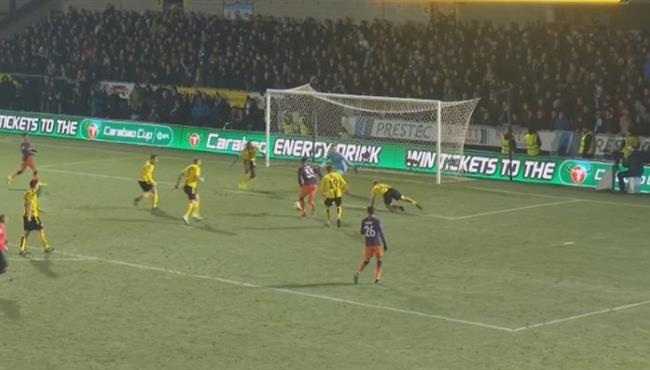 جابريل خيسوس يراوغ مدافع بيرتن ألبيون بطريقة رائعة ويهدر هدف محقق