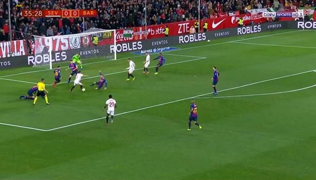 وسام بن يدر يتلاعب بدفاع برشلونة ويهين بيكيه بمراوغة رائعة