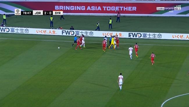 خناقة بين لاعبي الاردن وسوريا بكاس اسيا