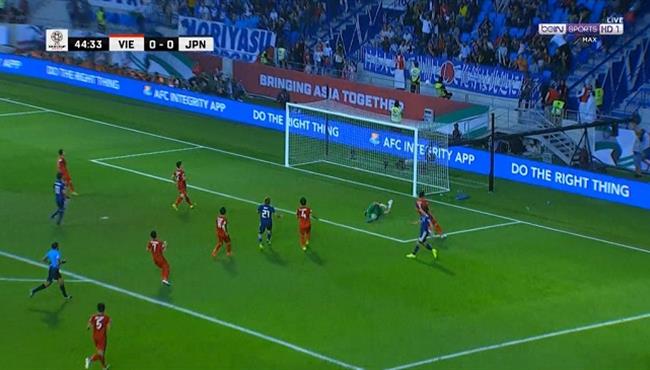 تصدي رائع من حارس فيتنام لهدف محقق امام اليابان في كأس اسيا