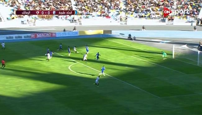 حارس اتحاد طنجة يحرم عبدالله جمعة من هدف محقق