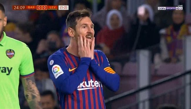 حارس مرمي ليفانتي يحرم ميسي من تسجيل هدف