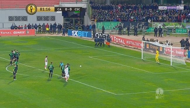 ياسين شمخي يهدر ركلة جزاء في مباراة الافريقي وشباب قسنطينة بدوري ابطال افريقيا