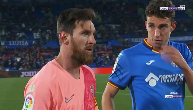 ميسي يبادل قميصه مع خايمي ماتا بعد مباراة برشلونة وخيتافي