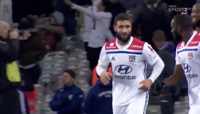 هدف نبيل فقير الرائع فى مرمي تولوز بالدوري الفرنسي