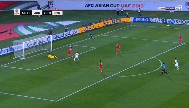 احمد الصالح كاد ان يسجل هدف بالخطأ فى مرماه امام الاردن