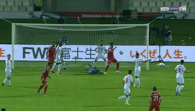 مدافع فلسطين ينقذ هدف محقق لسوريا من على خط المرمي بكأس اسيا