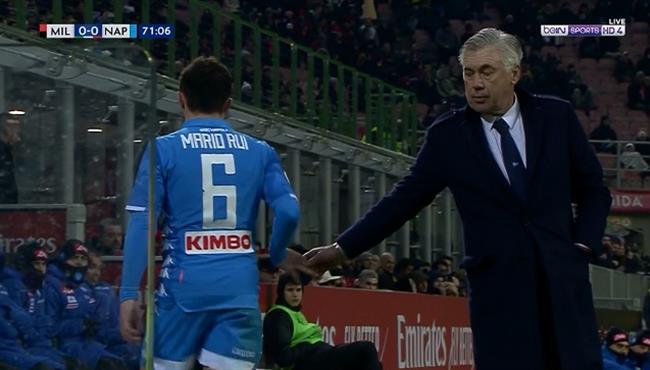 رد فعل غريب من لاعب نابولي اتجاه انشيلوتي بعد خروجة امام ميلان