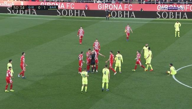 طرد لاعب جيرونا بعد تدخله علي سورايز في الدوري الاسباني