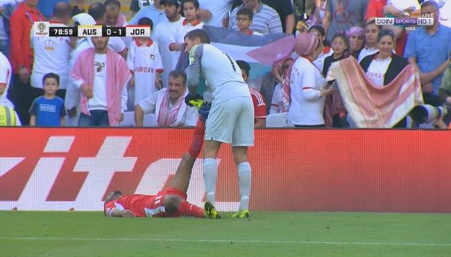 لفتة رائعة من حارس أستراليا مع لاعب الأردن بـ كأس اسيا