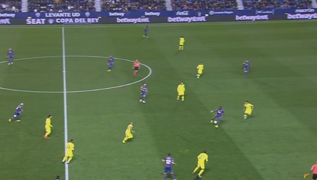 لقطة مهاراية رائعه من إيمانويل بوتينج فى مباراة برشلونة وليفانتي