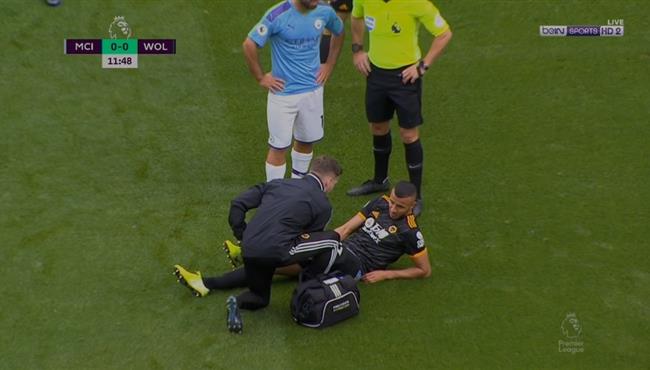 المغربي رومين سايس يخرج مصابا في مباراة مانشستر سيتي وولفرهامبتون