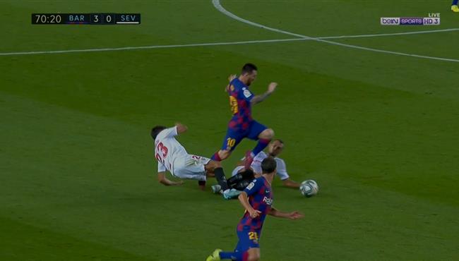 ميسي يهين لاعبي اشبيلية بمهارة رائعة في الدوري الاسباني