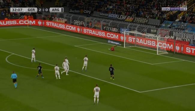 العارضة ترد هدف خرافي للارجنتين امام المانيا