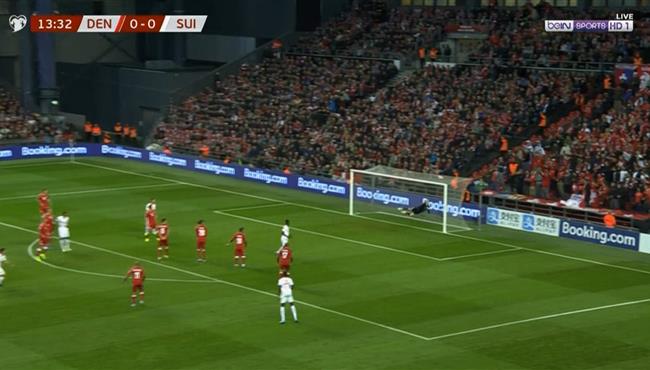 تصدي مذهل من كاسبر شمايكل في مباراة الدنمارك وسويسرا بتصفيات امم اوروبا