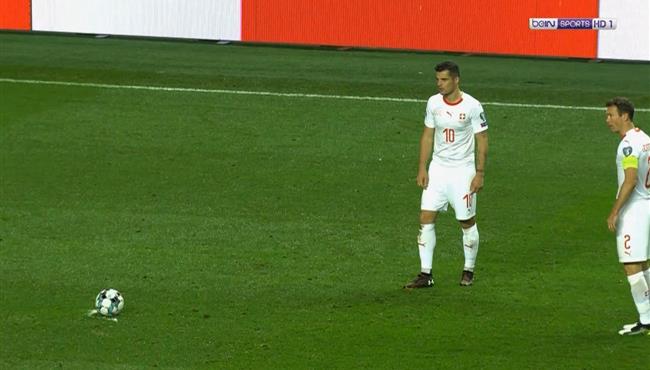 لقطة كوميدية من تشاكا وليشتاينر في مباراة الدنمارك وسويسرا بتصفيات امم اوروبا