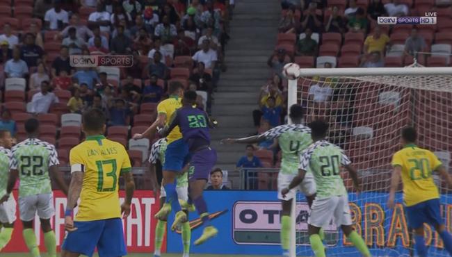 العارضة تحرم البرازيل من هدف ثاني امام نيجيريا