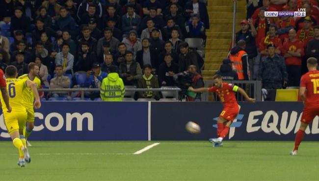 لقطة مهارية رائعه من هازارد في مباراة بلجيكا وكازاخستان