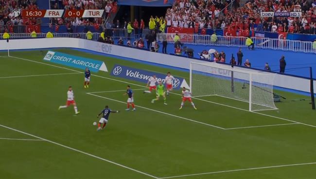 تصدي خرافي من حارس تركيا علي مرتين ينقذ مرماه من هدف محقق لفرنسا