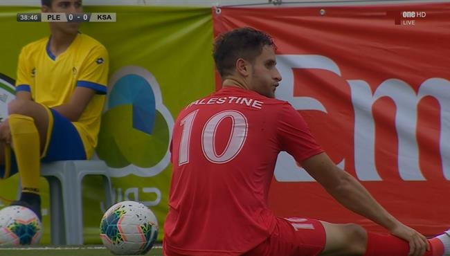 صالح شحادة يهدر هدف محقق لفلسطين امام السعودية