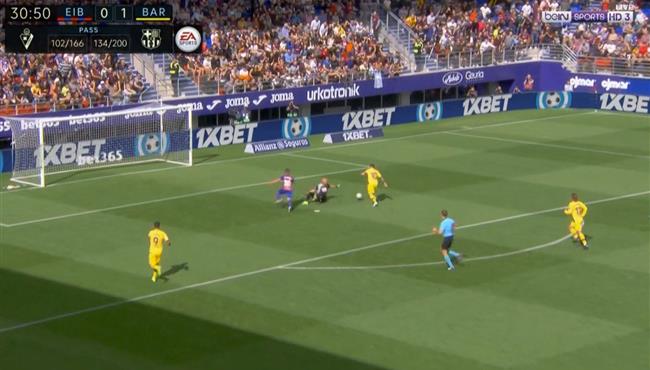 ميسي يتلاعب بمدافع وحارس مرمي ايبار ويهدر انفراد