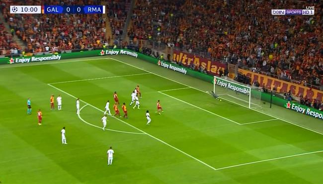 كورتوا ينقد مرمى ريال مدريد من هدفين محققين في دقيقتين امام جلطا سراي