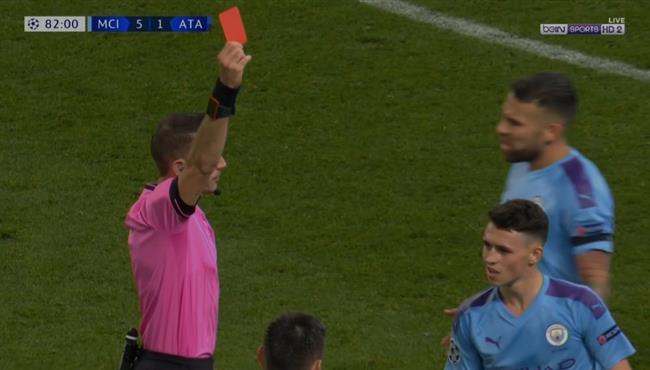 طرد فيل فودين في مباراة مانشستر سيتي واتالانتا