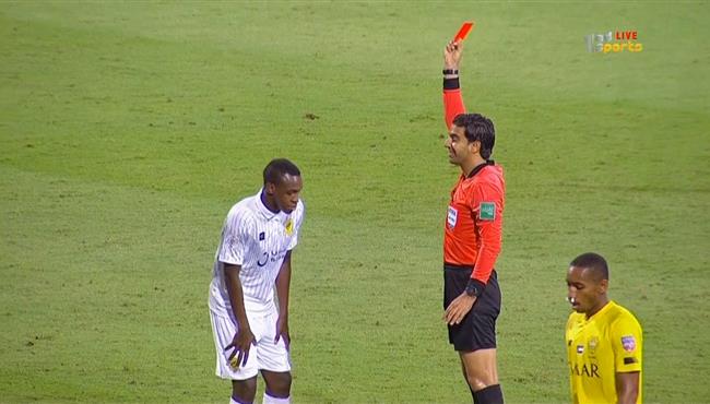 طرد لاعب الاتحاد امام الوصل بالبطولة العربية