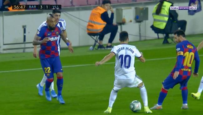 لقطة مهارية ممتعه من ميسي في مباراة برشلونة وبلد اوليد