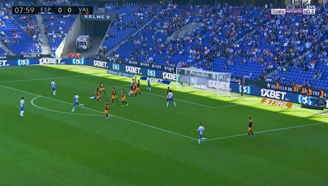 تصدي رائع من سيليسين في مباراة فالنسيا واسبانيول