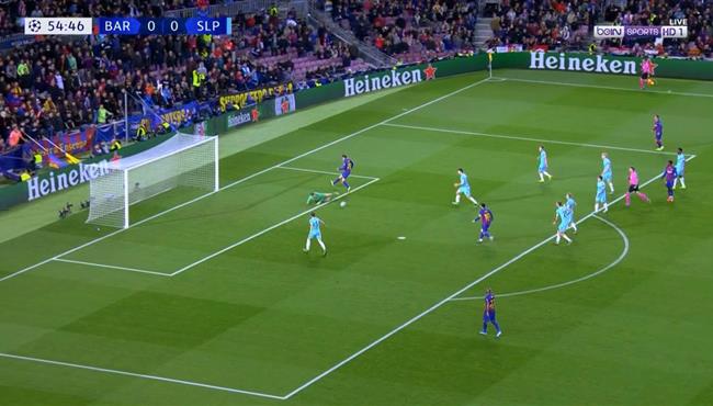 حارس مرمي سلافيا براج ينقذ مرماه من هدف مؤكد لبرشلونة