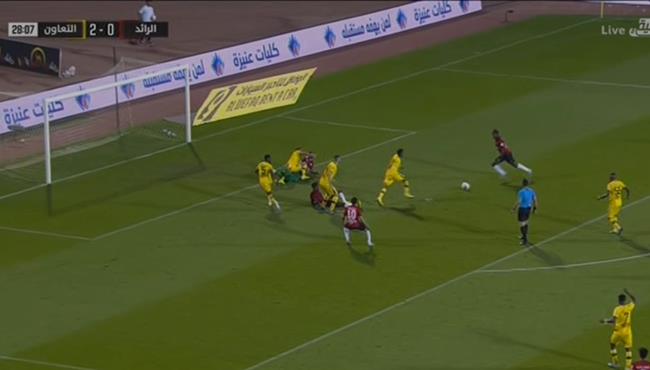 ارنود جوم يهدر هدف والمرمي خالي في مباراة التعاون والرائد