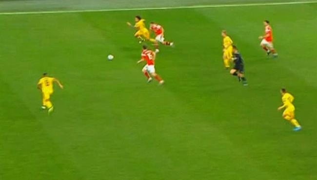 مهارة مذهله من لاعب روسيا امام فيتسيل وتيليمانس في تصفيات امم اوروبا