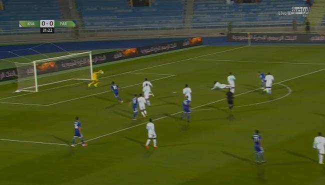 تصدي رائع من فواز القرني يمقذ السعودية من هدف اول لـ باراجواي