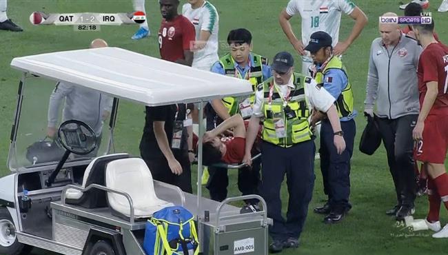 خروج بسام الراوي علي نقالة مصابا في مباراة العراق وقطر