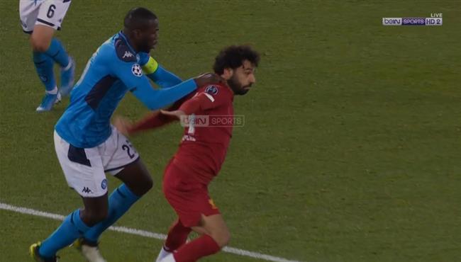هل حرم الحكم محمد صلاح من ركلة جزاء امام نابولي