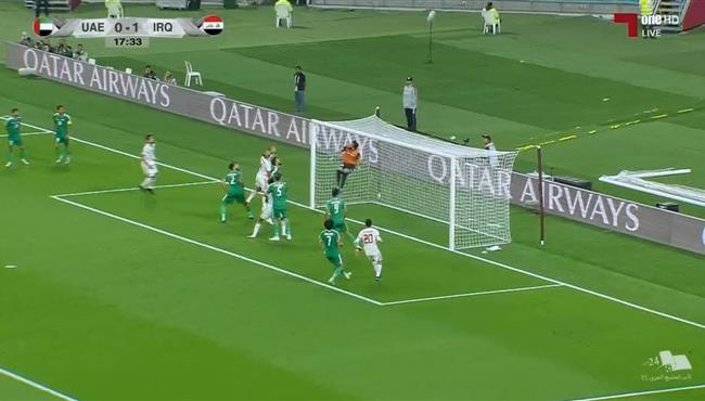 تصدى رائع من حارس مرمي العراق امام الامارات فى كاس الخليج