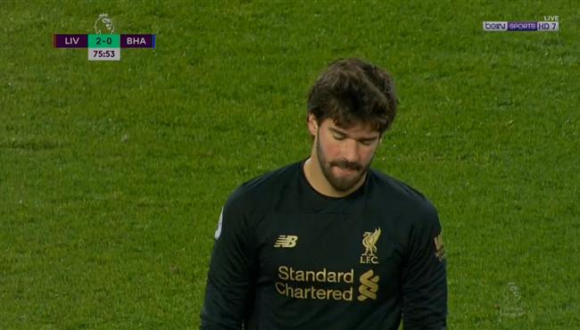 طرد اليسون في مباراة ليفربول وبرايتون في الدوري الانجليزي