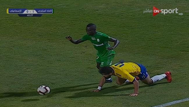 ايمانويل اوكوي يتلاعب بلاعبي الاسماعيلي في الدوري المصري