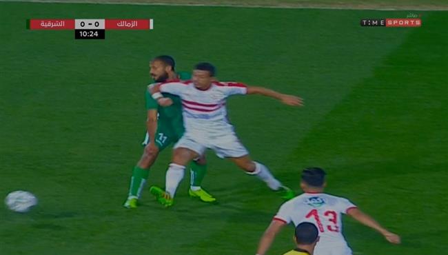 طارق حامد يضرب لاعب الشرقية في كأس مصر