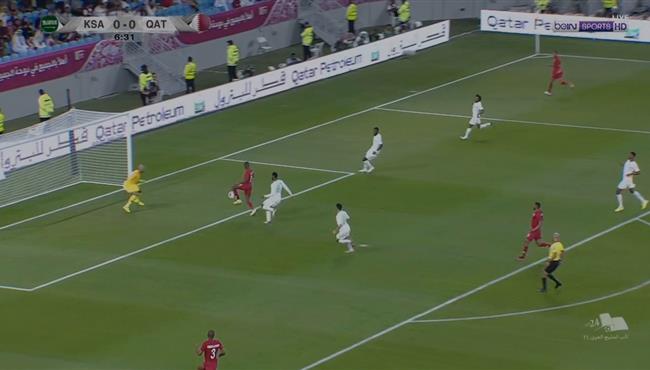 المعز علي يهدر هدف محقق لقطر امام السعودية