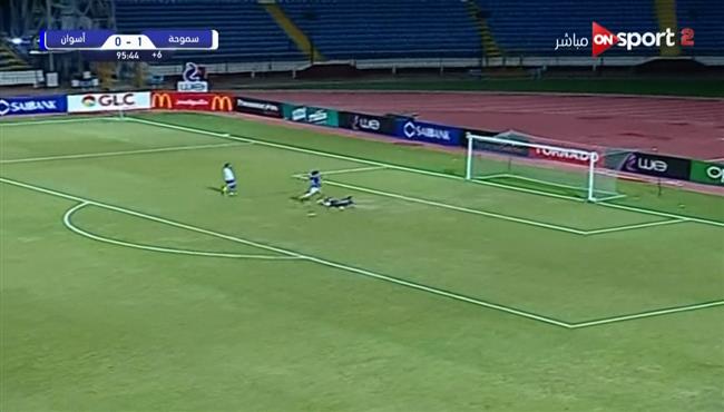 الهاني سليمان يتصدي لركلة جزاء امام اسوان في الدوري المصري