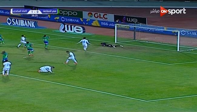 عماد السيد يتصدي لركلة جزاء امام مصر المقاصة في الدوري المصري